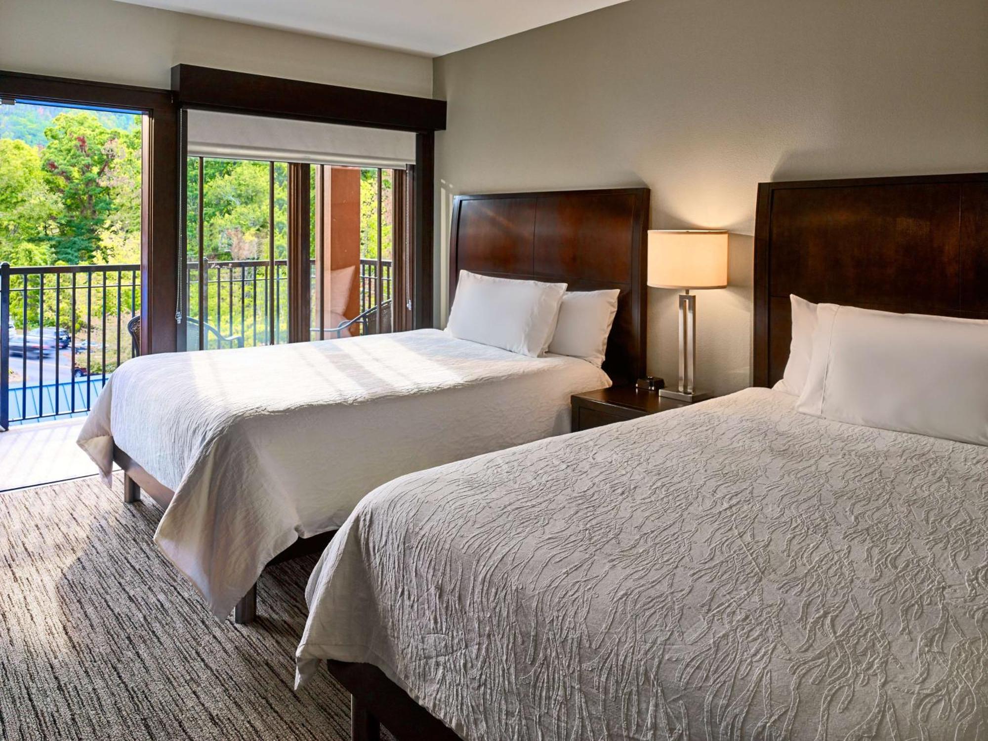 Hilton Garden Inn Гатлинбург Экстерьер фото